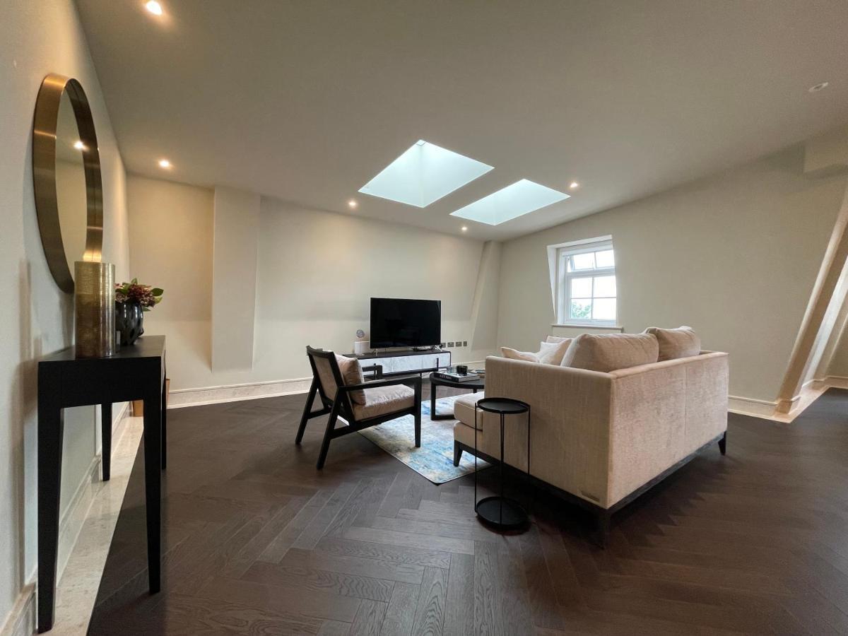 Luxurious, 2 Bed, 2 Bath Penthouse In Highly Desirable Chcl F8