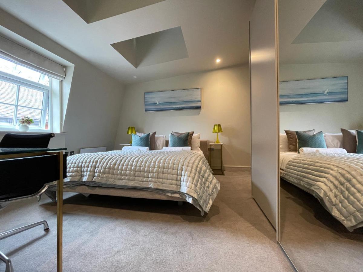 Luxurious, 2 Bed, 2 Bath Penthouse In Highly Desirable Chcl F8