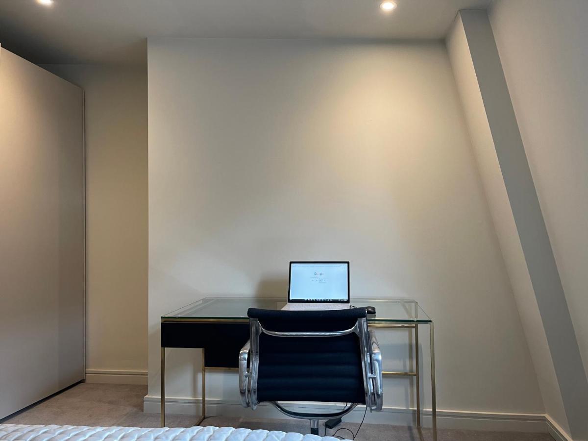 Luxurious, 2 Bed, 2 Bath Penthouse In Highly Desirable Chcl F8 *