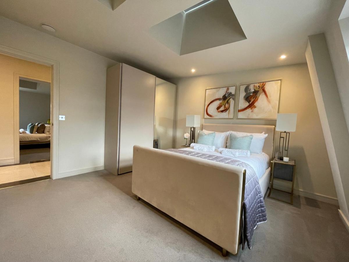 Luxurious, 2 Bed, 2 Bath Penthouse In Highly Desirable Chcl F8 * Chigwell